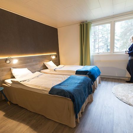 Pine Bay Lodge Person Bagian luar foto