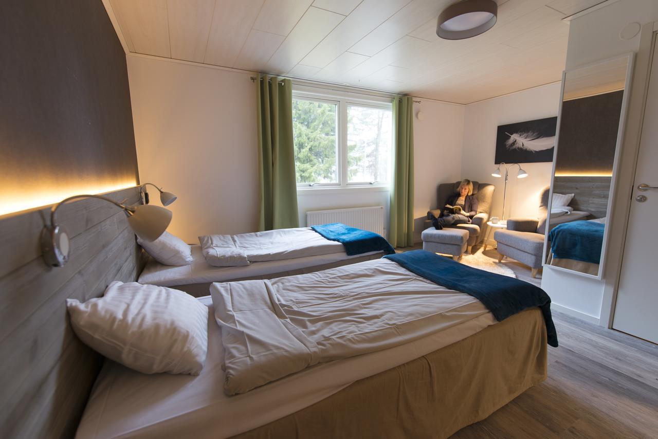 Pine Bay Lodge Person Bagian luar foto