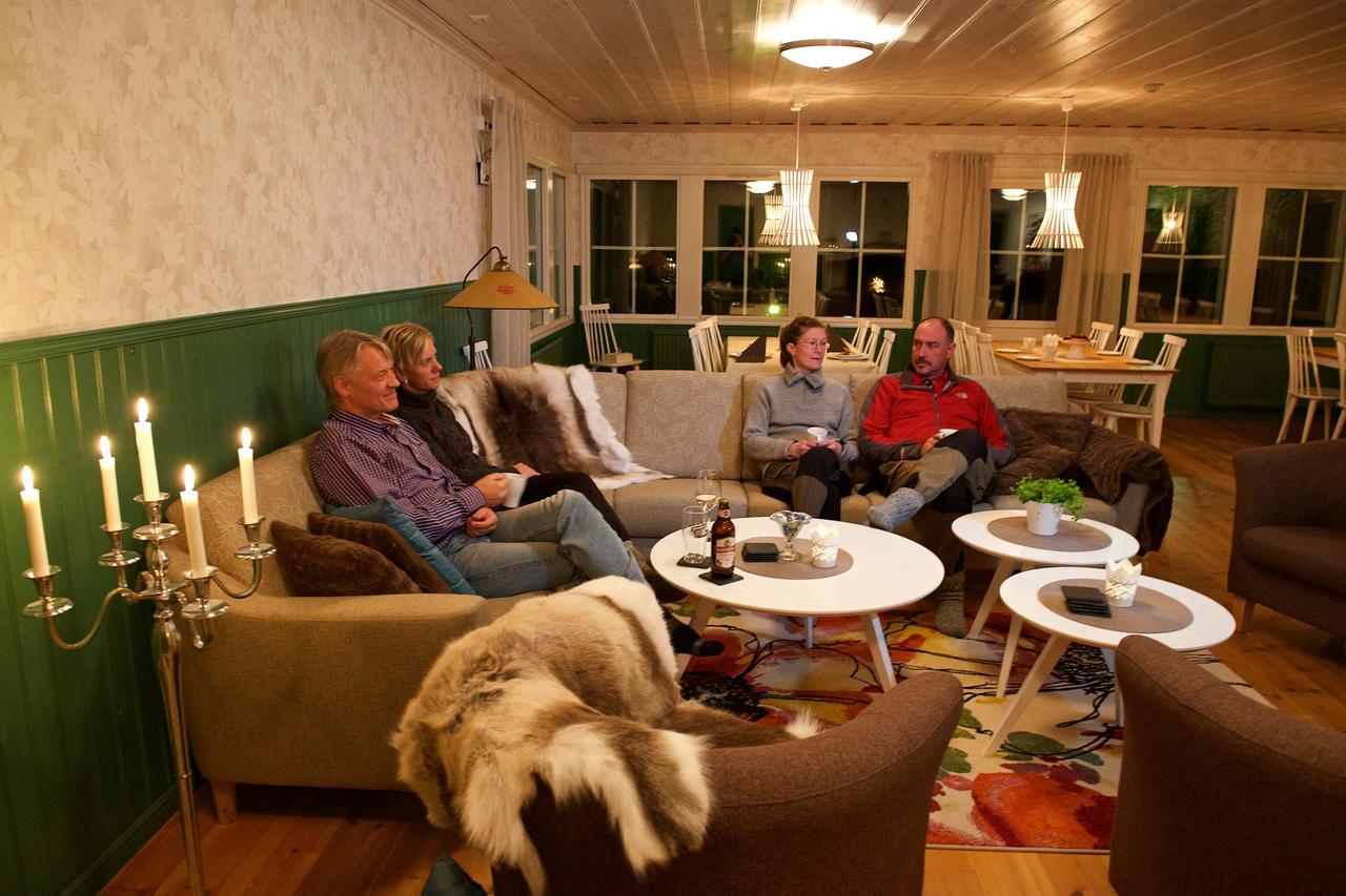 Pine Bay Lodge Person Bagian luar foto