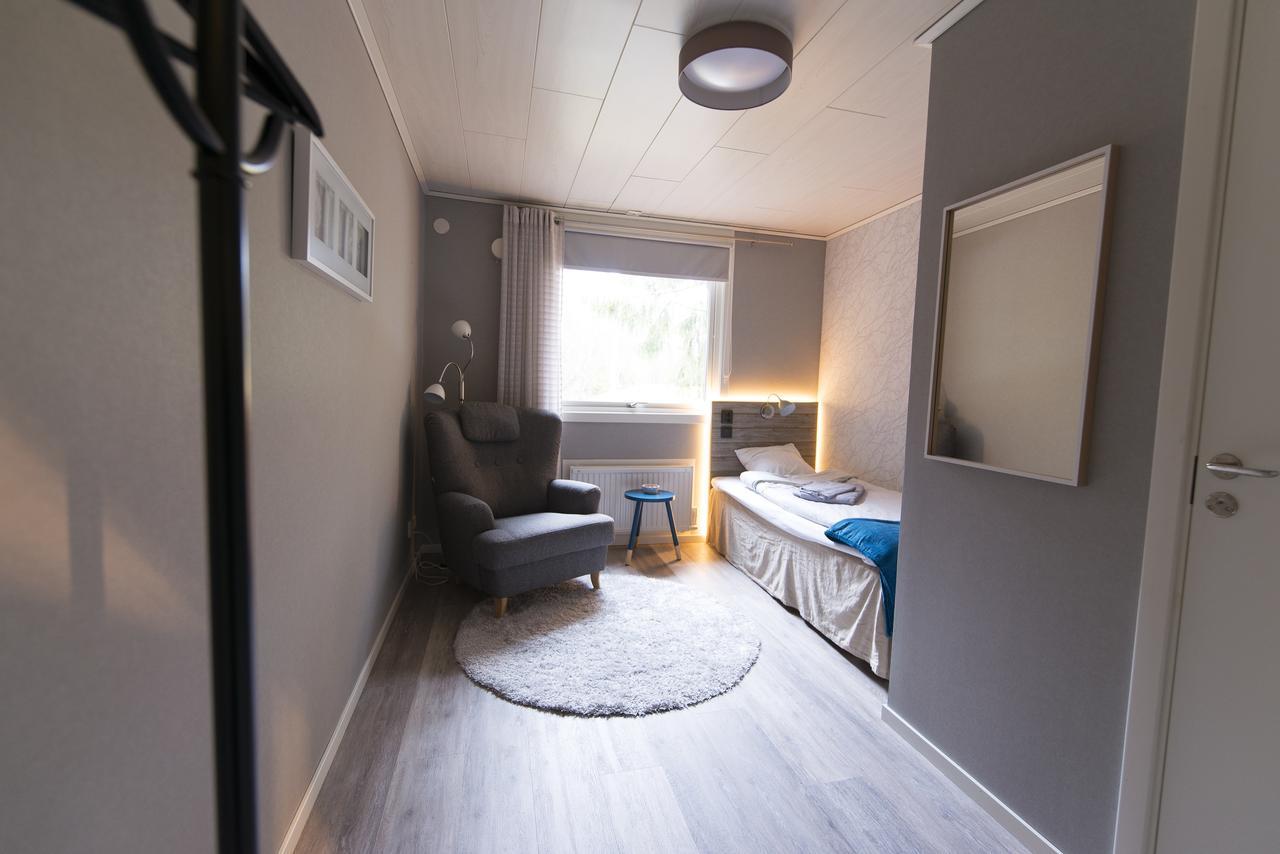 Pine Bay Lodge Person Bagian luar foto