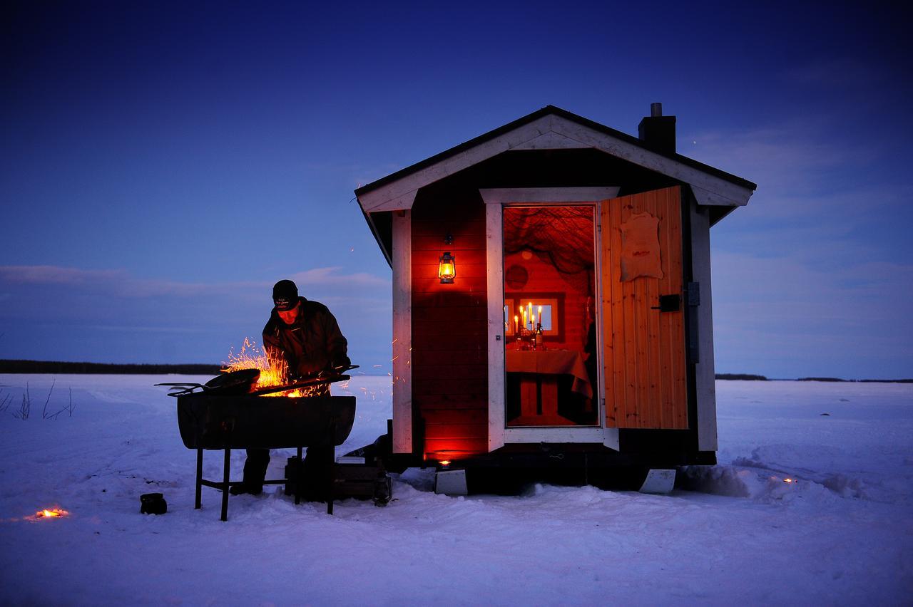 Pine Bay Lodge Person Bagian luar foto